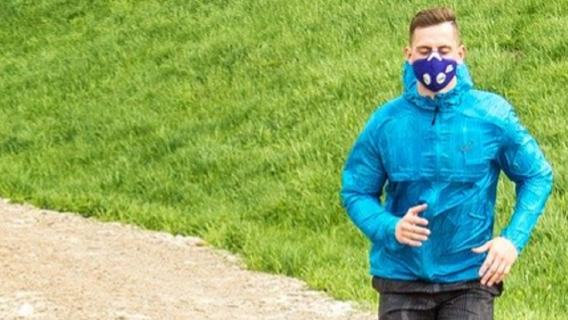 Biegacz w czasie smogu
