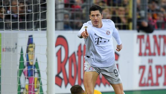 Robert Lewandowski gol Freiburg